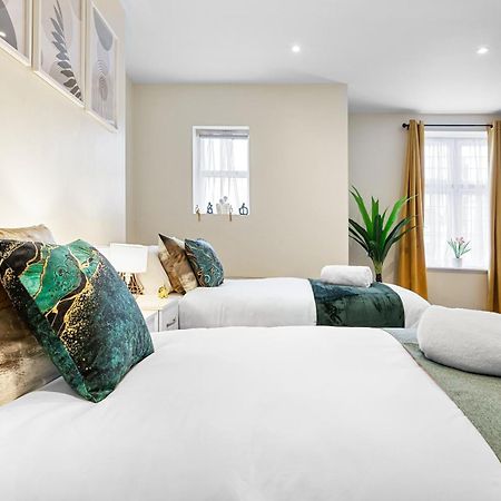 Elegant & Spacious 2 Bedroom Hideaway In The Heart Of London - Sleeps 6 People- Has A King Bed- Parking Available! Instant Book! 20 Percent Off! Limited Time Deal! Barnet Exterior foto