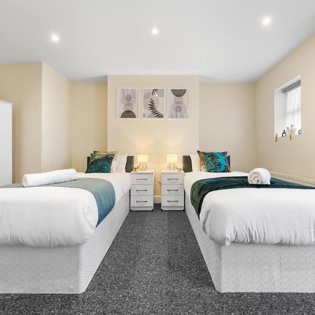 Elegant & Spacious 2 Bedroom Hideaway In The Heart Of London - Sleeps 6 People- Has A King Bed- Parking Available! Instant Book! 20 Percent Off! Limited Time Deal! Barnet Exterior foto