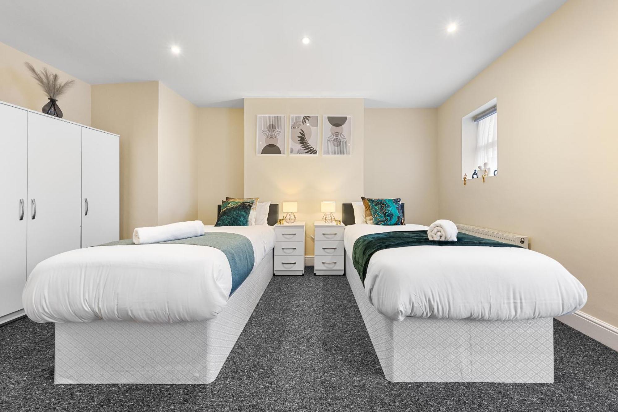 Elegant & Spacious 2 Bedroom Hideaway In The Heart Of London - Sleeps 6 People- Has A King Bed- Parking Available! Instant Book! 20 Percent Off! Limited Time Deal! Barnet Exterior foto