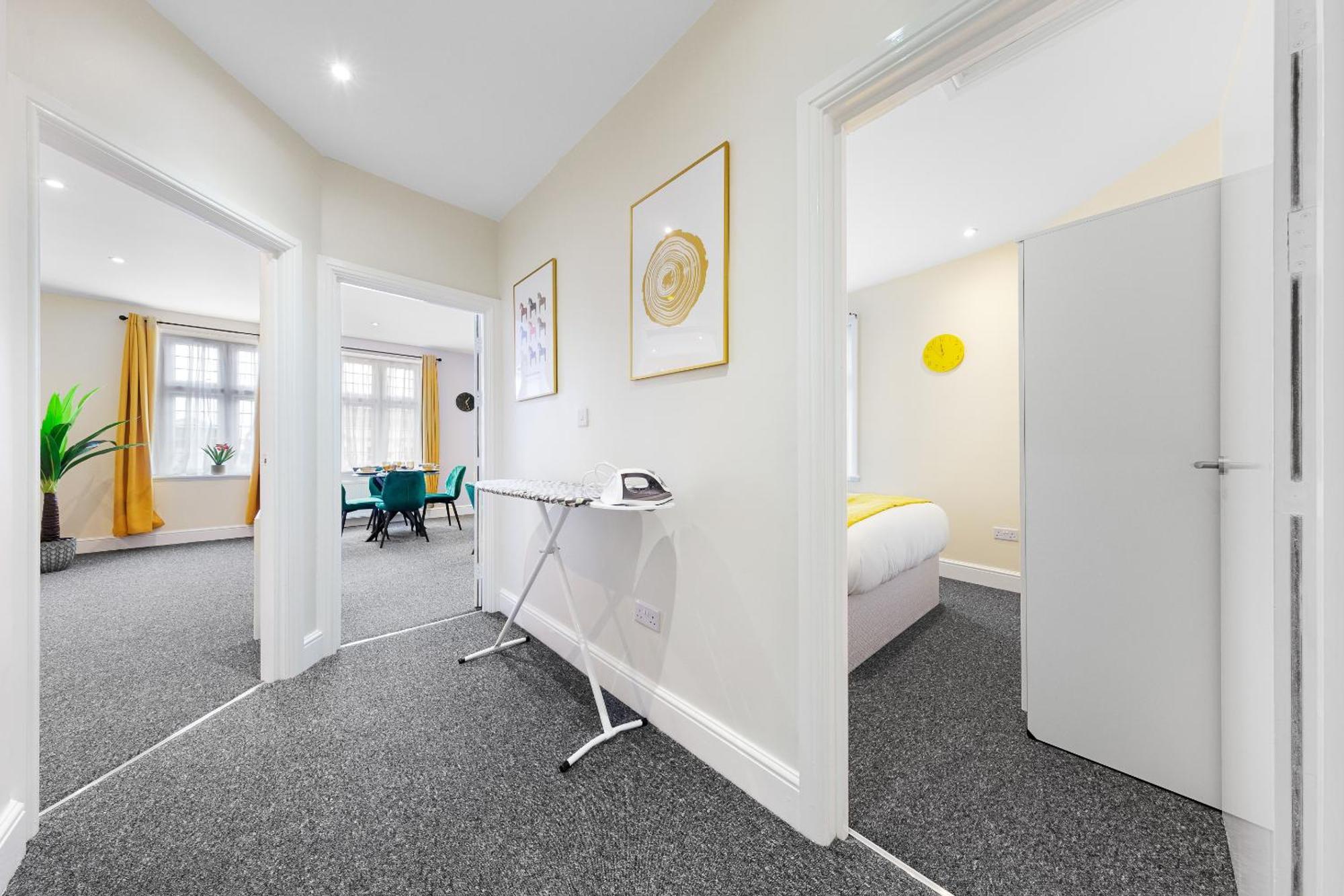 Elegant & Spacious 2 Bedroom Hideaway In The Heart Of London - Sleeps 6 People- Has A King Bed- Parking Available! Instant Book! 20 Percent Off! Limited Time Deal! Barnet Exterior foto