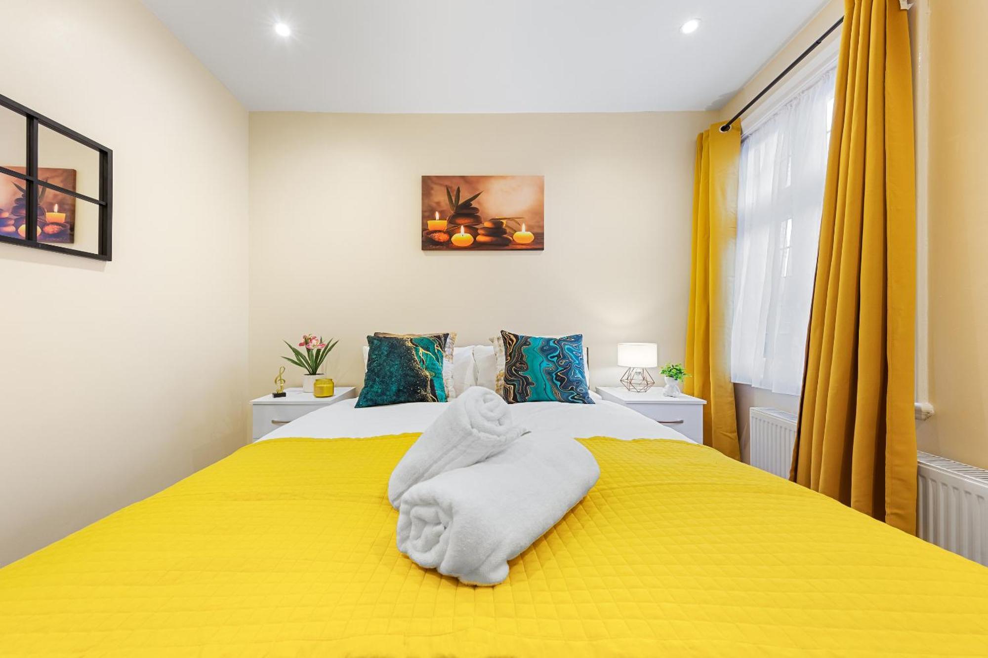 Elegant & Spacious 2 Bedroom Hideaway In The Heart Of London - Sleeps 6 People- Has A King Bed- Parking Available! Instant Book! 20 Percent Off! Limited Time Deal! Barnet Exterior foto