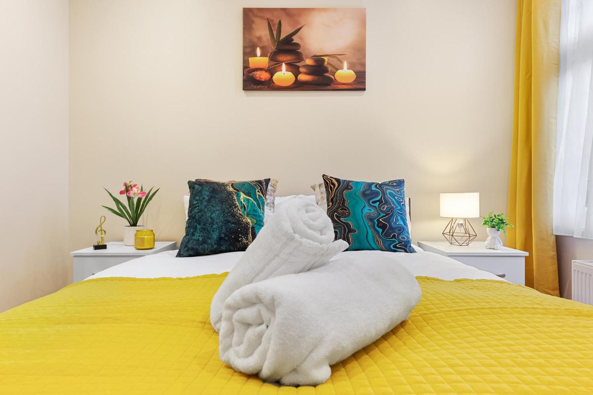 Elegant & Spacious 2 Bedroom Hideaway In The Heart Of London - Sleeps 6 People- Has A King Bed- Parking Available! Instant Book! 20 Percent Off! Limited Time Deal! Barnet Exterior foto