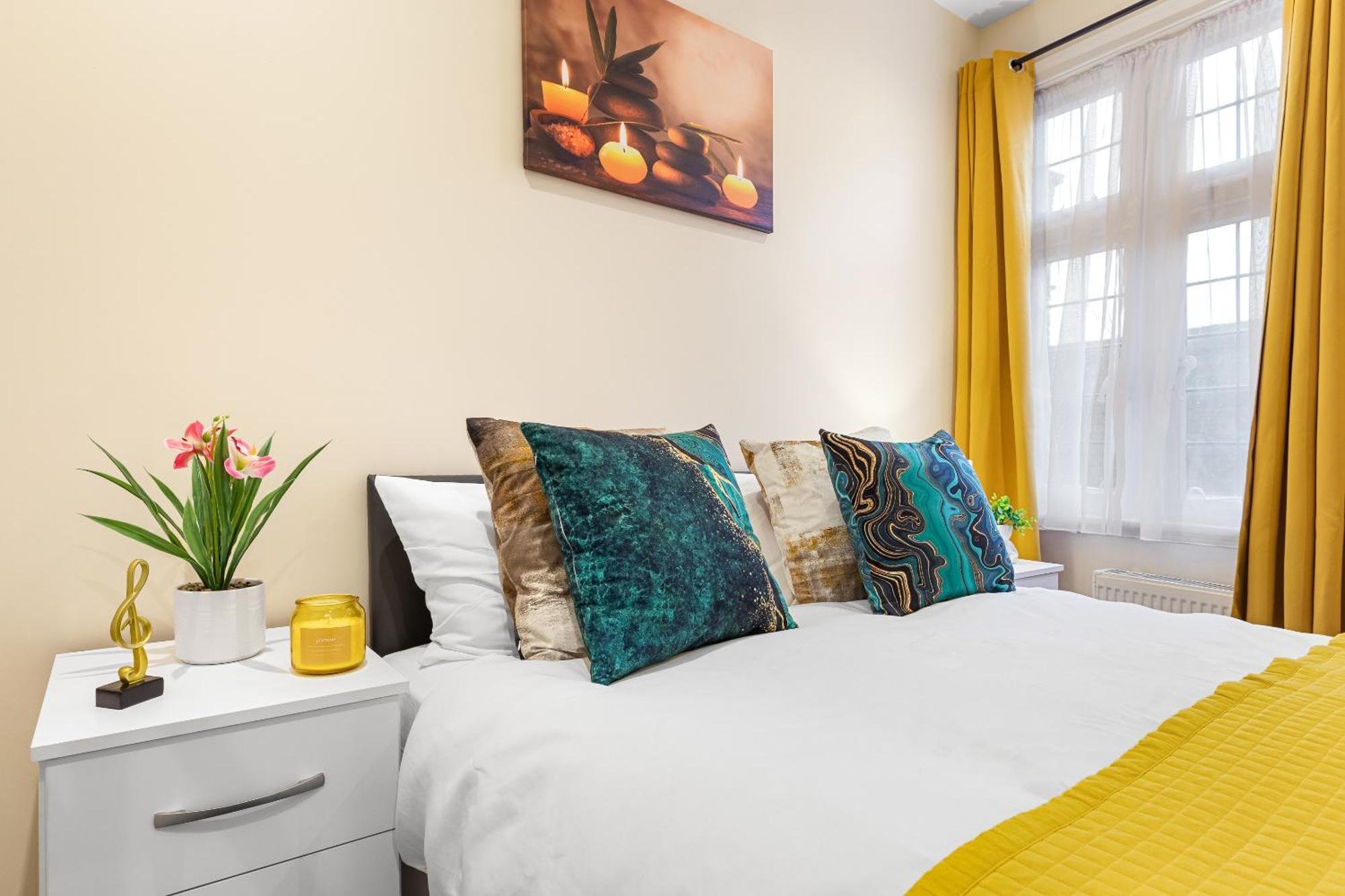 Elegant & Spacious 2 Bedroom Hideaway In The Heart Of London - Sleeps 6 People- Has A King Bed- Parking Available! Instant Book! 20 Percent Off! Limited Time Deal! Barnet Exterior foto