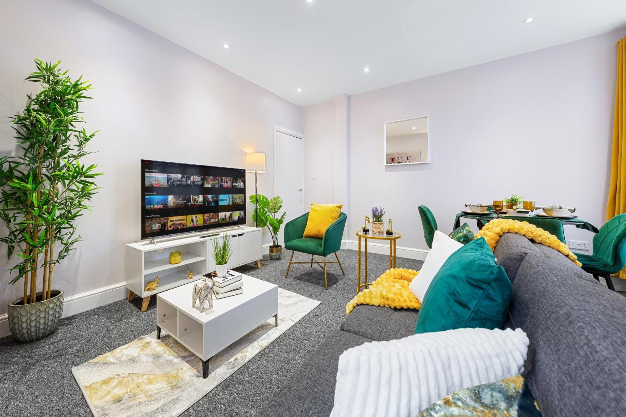 Elegant & Spacious 2 Bedroom Hideaway In The Heart Of London - Sleeps 6 People- Has A King Bed- Parking Available! Instant Book! 20 Percent Off! Limited Time Deal! Barnet Exterior foto