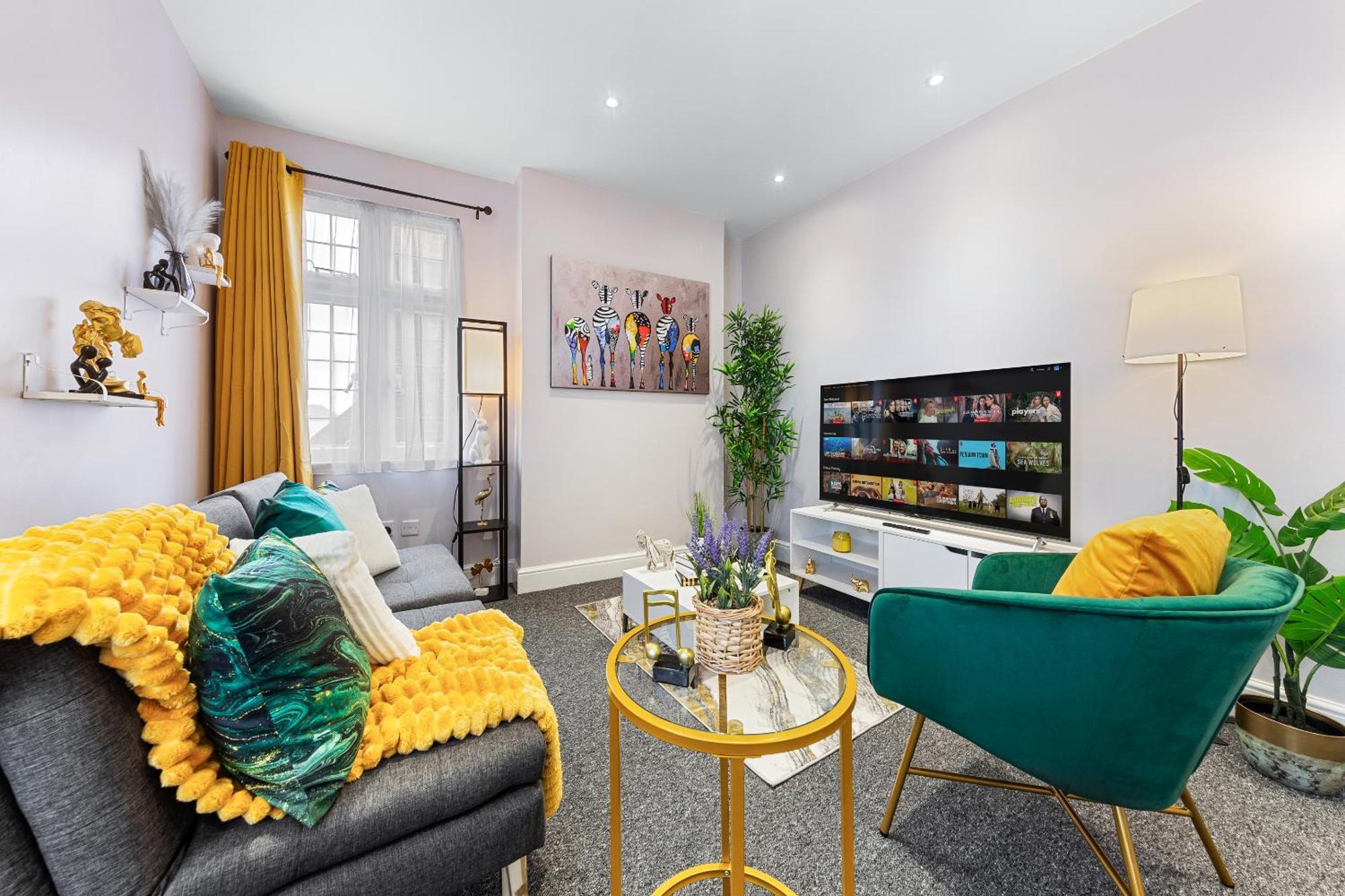 Elegant & Spacious 2 Bedroom Hideaway In The Heart Of London - Sleeps 6 People- Has A King Bed- Parking Available! Instant Book! 20 Percent Off! Limited Time Deal! Barnet Exterior foto